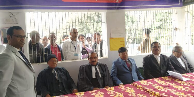 पटना उच्च न्यायालय के न्यायमूर्ति को अधिवक्ताओं ने नौ सूत्री मांग पत्र सौंपा