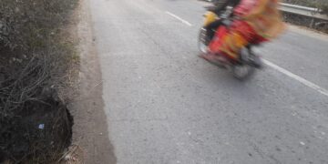 राष्ट्रीय राजमार्ग के किनारे रेनकटर से दुर्घटना का भय