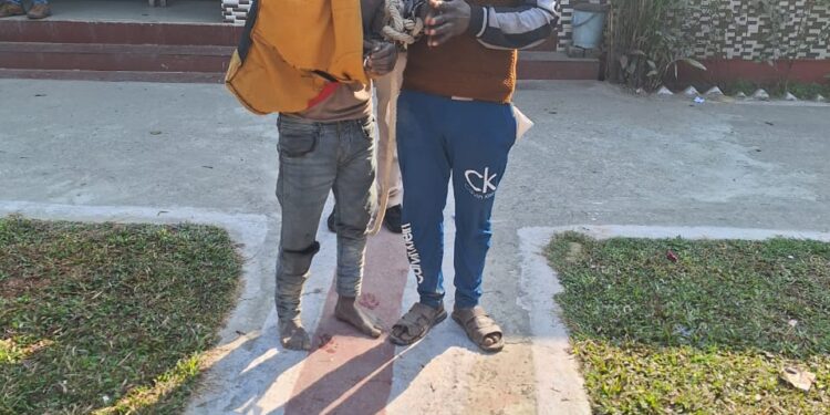 28लीटर देसी चुलाई शराब के साथ दो व्यक्ति गिरफ्तार।