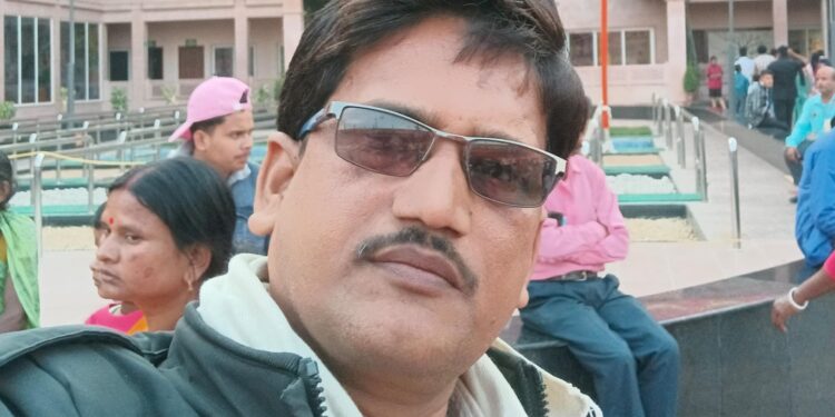 रानीगंज/अररिया – पेढ़ ले , पेढ़ ले बच्चा रे एखेन उमर छो कच्चा रे- बच्चों को शिक्षा के प्रति जागरूक करने को लेकर प्रिंसिपल अनमोल कुमार आनंद मध्य विद्यालय कुपाड़ी की शानदार रचना