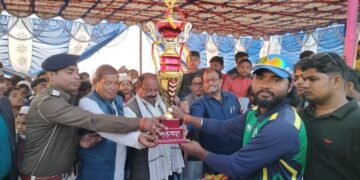 कुर्साकांटा- फॉरबिसगंज क्रिकेट क्लब ने कटिहार को पराजित कर शहज़ादा कप पर किया क़ब्ज़ा।