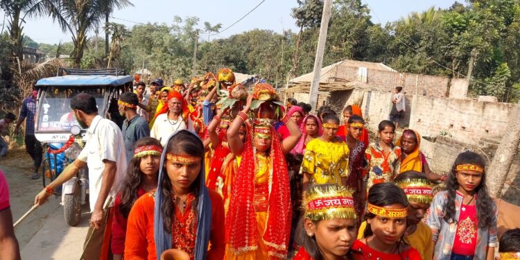 ग्राम शांति, समृद्धि व रोग मुक्ति को लेकर निकाला कलश यात्रा