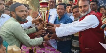 शहादत टोला बनाम छर्रापट्टी अजीमाबाद के बीच फाइनल मुकाबला