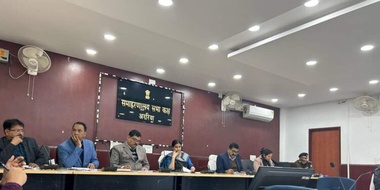 जिला निर्वाचन पदाधिकारी सह जिला पदाधिकारी, अररिया श्रीमती इनायत खान की अध्यक्षता में दिनांक 08.02.2024 के देर शाम समाहरणालय स्थित परमान सभागार