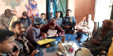 मुखिया ने आवास सहायक के साथ किया बैठक