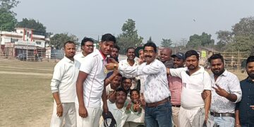 ड्रीम 11 धरमगंज और राजहंस क्लब रोल बाग सेमीफाइनल में।