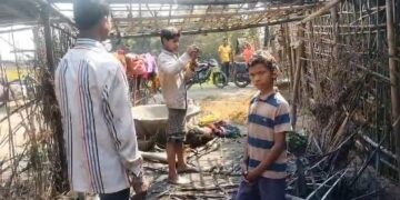 अगलगी में दो घर जलकर राख,एक बाईक क्षतिग्रस्त