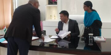 किशनगंज -जदयू प्रत्याशी मुजाहिद आलम ने भरा नामांकन पर्चा