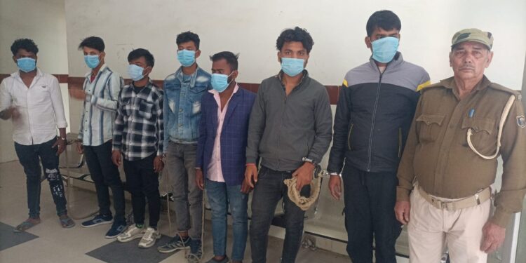 किशनगंज; उत्पाद विभाग की टीम ने 07 युवक को बिदेशी शराब के साथ किया गिरफ्तार, भेजा जेल