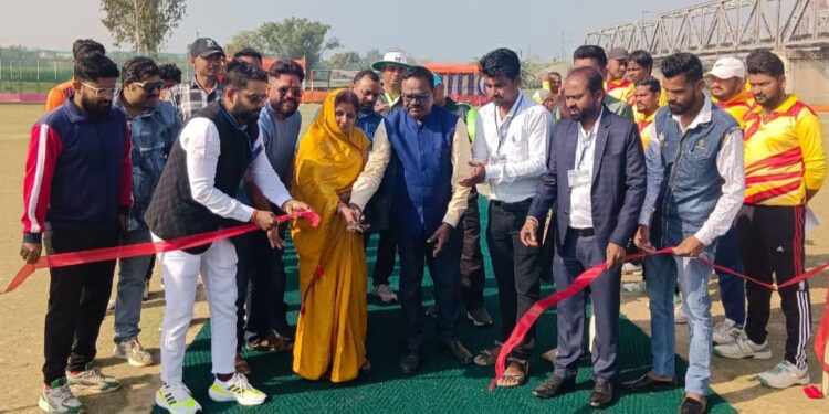 उद्घाटन मैच में सालमारी ने आजमनगर को 27 रन से हराया।