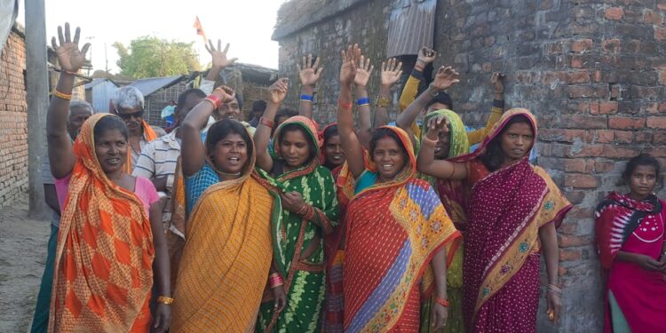 महादलित बस्ती सरकार के योजनाओं से अब भी कोसो दूर