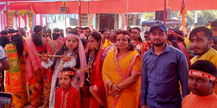 कलश शोभा यात्रा के उपरांत भागवत ज्ञान सप्ताह यज्ञ का हुआ उद्घाटन।