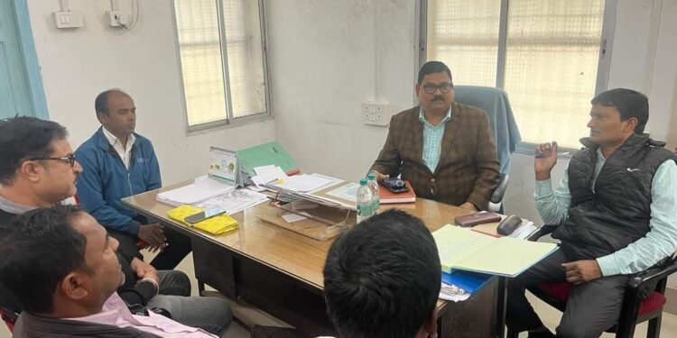 अपर समाहर्ता, पीजीआरओ सह वरीय प्रभारी, निर्वाचन, श्री अजय कुमार ठाकुर की अध्यक्षता में