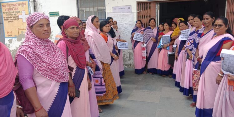 किशनगंज-26अप्रैल को मतदान- मतदाता जागरुकता रैली बड़ी संख्या में आशा ने लिया भाग