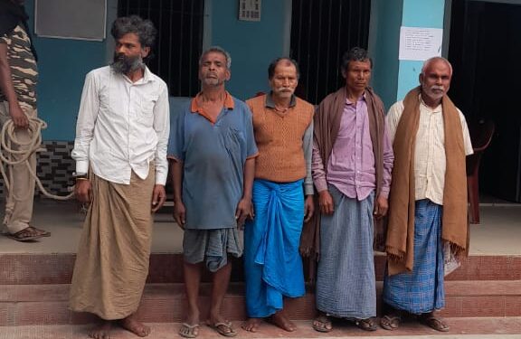 बौसी पुलिस ने पांच वारंटी को किया गिरफ्तार .