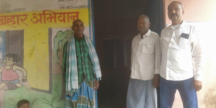 अज्ञात चोरों ने विद्यालय का ताला तोड़कर किया चोरी