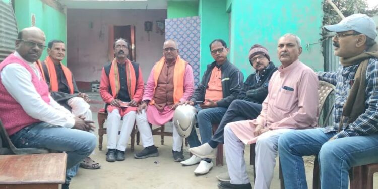 ग्राम परिक्रमा अभियान के दौरान कार्यकर्ताओं ने किया प्रवास