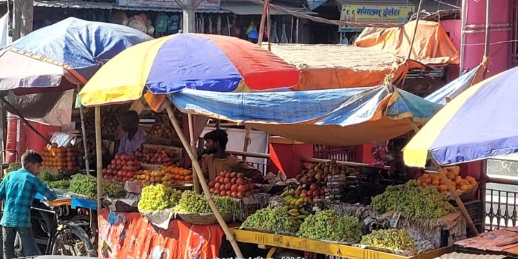 अतिक्रमण की वजह से जाम जाम से हो रही परेशानी