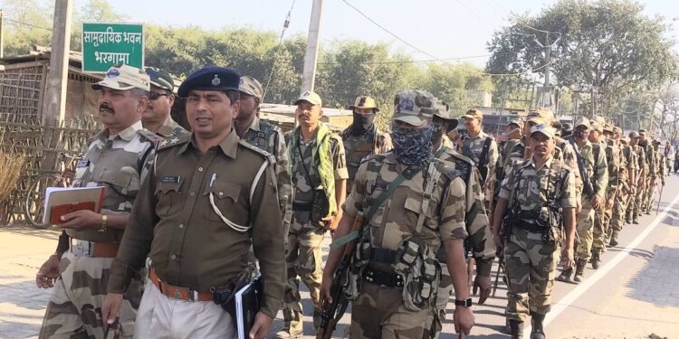 आसन्न लोकसभा चुनाव में विधि व्यवस्था को लेकर भरगामा पुलिस प्रशासन ने निकाला फ्लैग मार्च