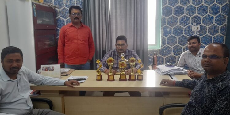 परिवार कल्याण कार्यक्रम में बेहतर उपलब्धि पर जिले को मिला 08 पुरस्कार