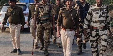 लोकसभा चुनाव में भयमुक्त होकर मतदान करने के लिए बौसी थाना क्षेत्र में निकाला फ्लैग मार्च लोगों को किया जागरूक ।