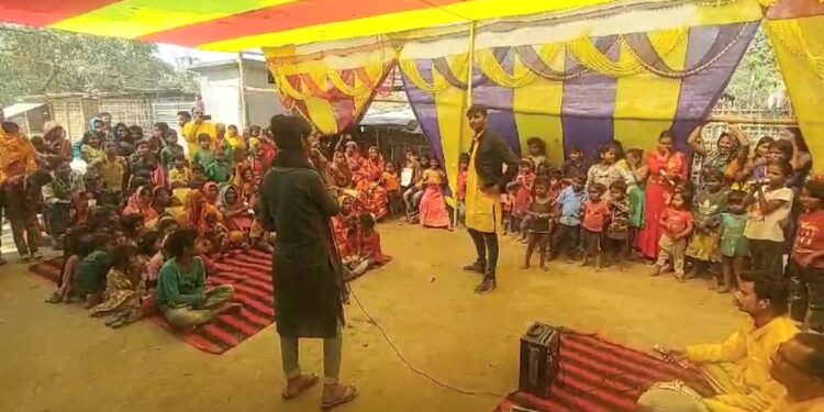 नुक्कड़ नाटक के जरिए लोगों को आग से बचाव के लिए किया जागरूक