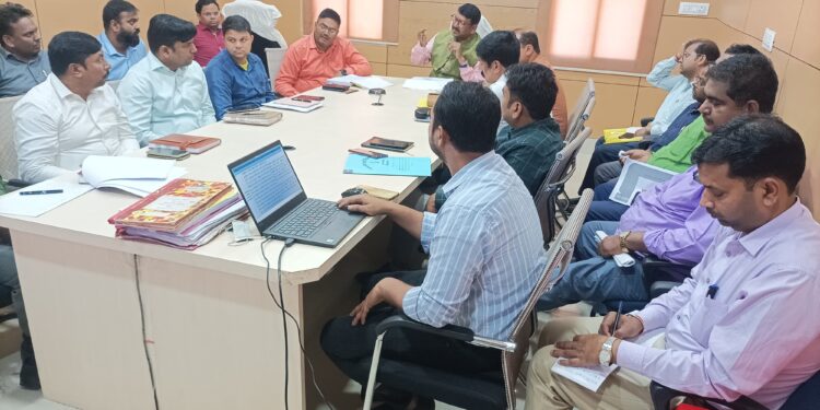 किशनगंज -सड़क सुरक्षा: सफेद पट्टी एवं साइन बोर्ड नदारद- जिला प्रशासन ने लिया संज्ञान -कार्यपालक अभियंता को दिया गया निर्देश