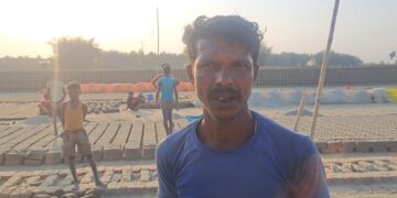 ईटा भट्ठा में करवाया जा रहा है बाल मजदूरी,।