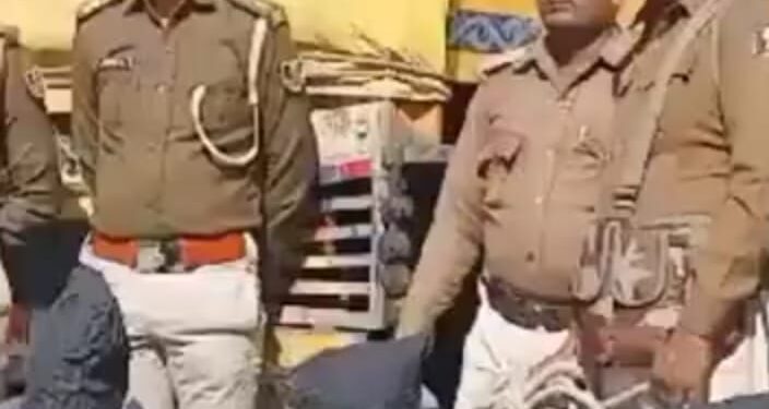 NH-57 पर एक करोड़ रूपए की प्रतिबंधित मांगुर मछली जब्तः तीन गिरफ्तार, चालक फरार, सिरसिया चेक पोस्ट पर हुई गिरफ्तारी