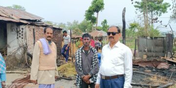 अगलगी की घटना में छह परिवार के घर जले, पशु सहित गृहस्वामी भी झुलसे