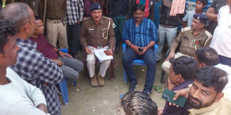 प्रसव के दौरान जच्चा बच्चा की मौत पर परिजनों काटा बबाल, नर्सिंग होम संचालक अस्पताल बंद कर फरार