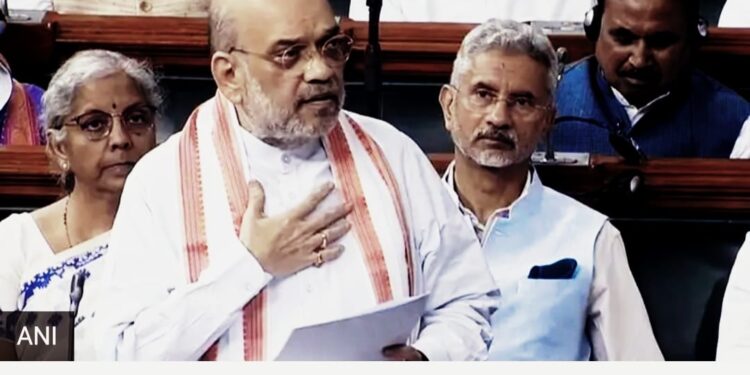 गुजरात -लगभग 3300 किलोग्राम ड्रग्स ज़ब्त:रेडियो फ्रिक्वेंसीज़ की मदद से भारत आते जहाज़ों पर रखी जाती है नजर-गृहमंत्री अमित शाह ने दी बधाई