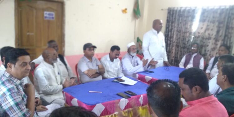 अररिया – जद यू कार्यकर्ता ने अपनी उपेक्षा को लेकर जिला अध्यक्ष आशीष पटेल को हटाने की मांग की