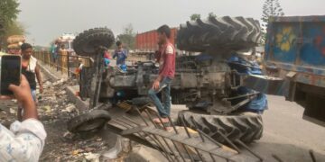 अररिया – ट्रैक्टर को तेज रफ़्तार ट्रक ने मारी जोरदार टक्कर