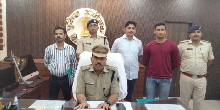 किशनगंज: तीन लाख रुपये छिनतई का सफल उद्भेदन,पल्सर मोटरसाइकिल सहित दो लाख पचास हजार रुपये बरामद