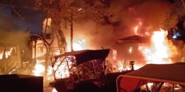 भागलपुर – भागलपुर के नगर निगम कार्यालय मेले की भीषण आग मची अफरा तफरी कई सामान जलकर खाक