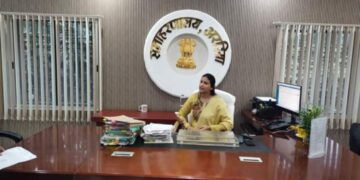 अररिया – जिला पदाधिकारी इनायत खान की अध्यक्षता में नामांकन कोषांग के कार्यों की समीक्षा की गई