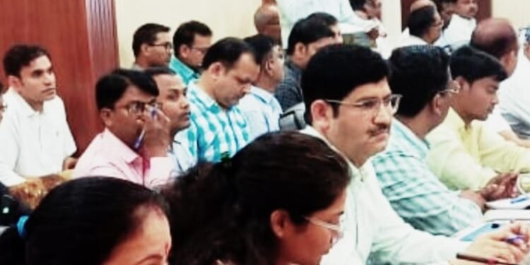 सुलतानपुर- लोकसभा चुनाव 2024: नायब तहसीलदार से लेकर एसडीएम तक ने लिया प्रशिक्षण