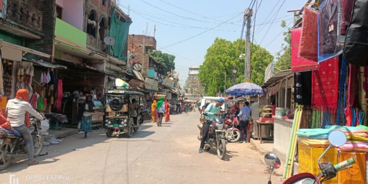 कुशेश्वरस्थान दरभंगा / चिलचिलाती धूप व उमस भरी गर्मी से लोग पूरी तहत परेशान।