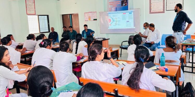 सभी नवजात शिशु का नियमित टीकाकरण होना अनिवार्य डॉक्टर अली