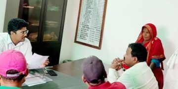 स्वयं सहायता समूह की महिलाओं ने प्रखंड विकास पदाधिकारी से भी हजारों रुपए के धोखाधड़ी की शिकायत।