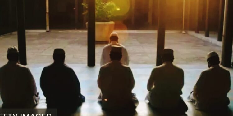 बांग्लादेश सरकार:नौ लाख लोगों को करीब 35 करोड़ रुपये की ज़कात बांटी: *1982 से 2019-20