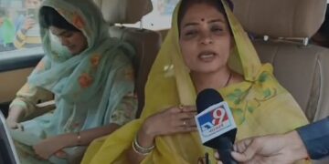 जौनपुर – जिला परिषद अध्यक्ष श्रीकला सिंह ने किया नामांकन, पति बाहुबली- सोशल एक्टिविस्ट धनंजय को मिली जमानत