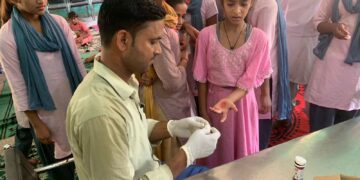 एनीमिया मुक्त भारत कार्यक्रम के तहत बालिकाओं की हुई हीमोग्लोबिन की जांच
