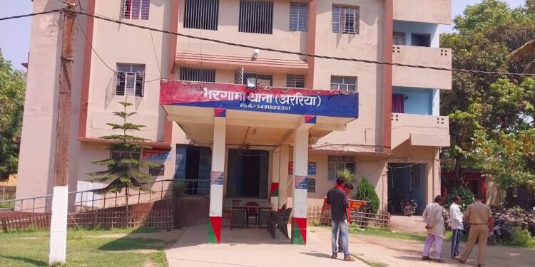 विधालय में चोरी प्राचार्य ने थाना में दिया आवेदन