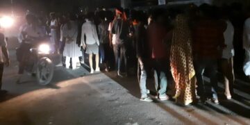 टेम्पू और बाइक के बीच टक्कर में दो बाईक सवार की स्थिति नाजुक; रेफर