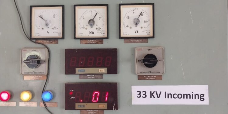 भीषण गर्मी में बिजली कटौती से आमजन परेशान,कनीय अभियंता ने बताया कारण