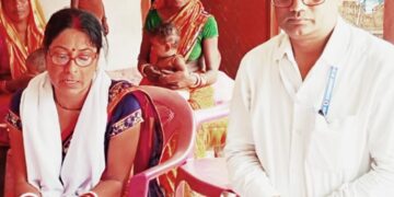 बिहार -किशनगंज-घर पर ही सरकारी चिकित्सक कर रहे इलाज