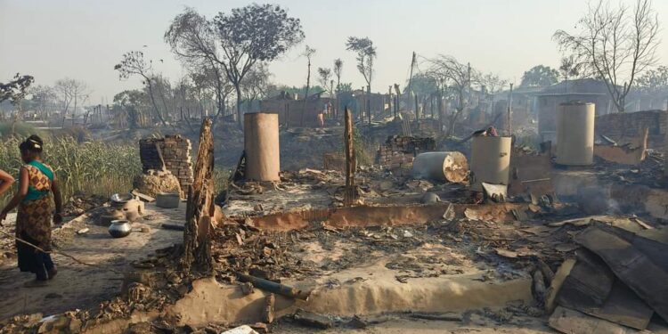 दरभंगा / अगलगी की घटना के शुरू होते ही गांव में चीख पुकार मच गया।