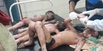 पौआखाली: संदिग्ध परिस्थितियों में घर में लगी आग से मां समेत तीन बच्चे की मौत।